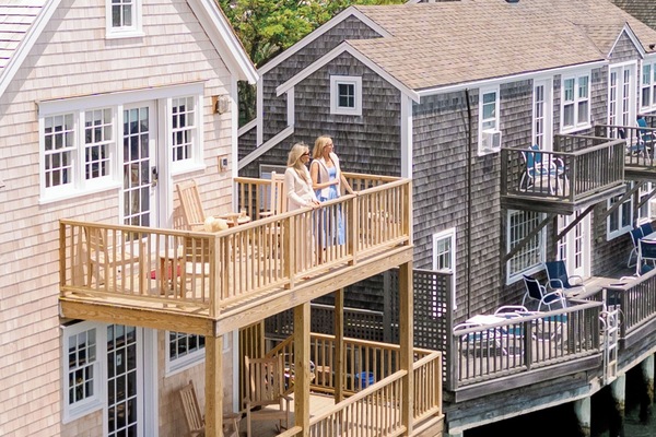 Deluxe Two Bedroom Cottage (Pet Friendly) | Balcony