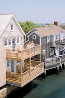 Deluxe Two Bedroom Cottage (Pet Friendly) | Balcony