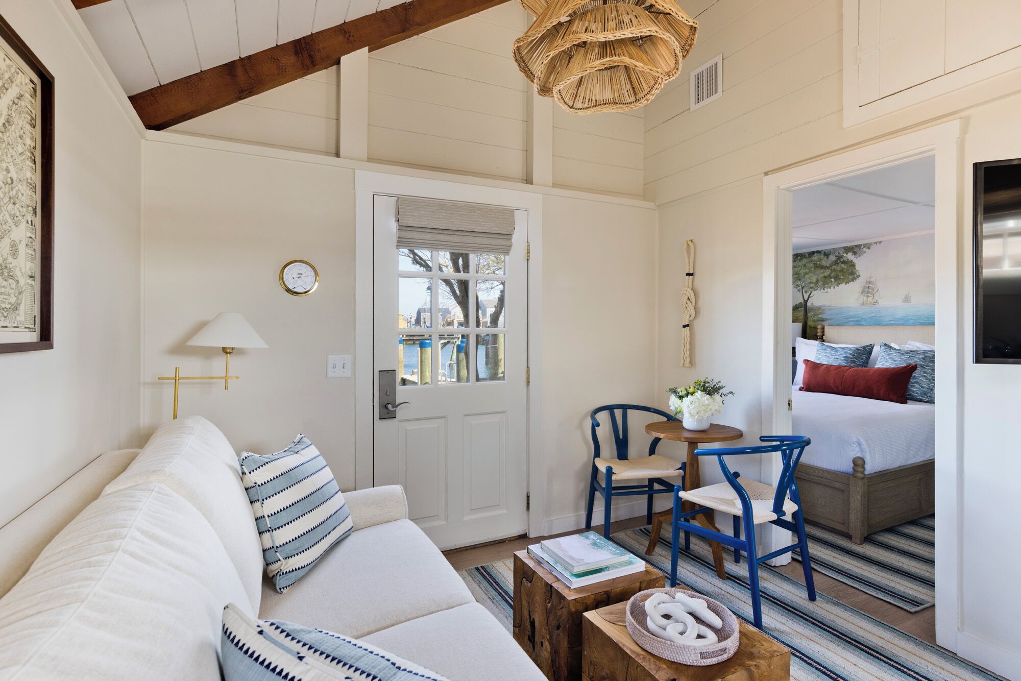 Chaumière Deluxe, 1 grand lit | Aire de séjour | Téléviseur à écran plat, livres, sélection de films