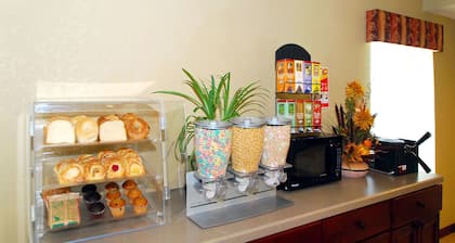 Econo Lodge Inn & Suites