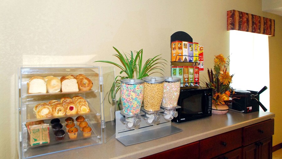 Econo Lodge Inn & Suites Kearney South