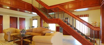 Econo Lodge Inn & Suites Kearney South