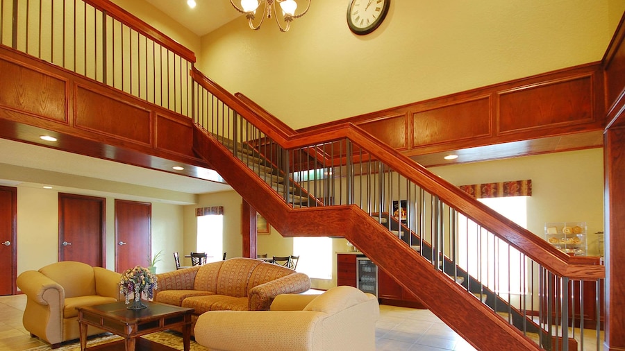 Econo Lodge Inn & Suites Kearney South