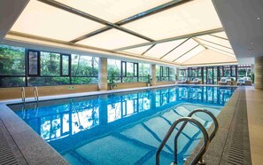 室内游泳池，室外游泳池