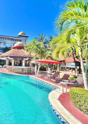 Breakfast, lunch and dinner served - Hotel Quinta Real (La Ceiba)