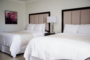 Standard Room with Two Queen Beds | In-room safe, desk, blackout drapes, free cribs/infant beds - Hotel Quinta Real (La Ceiba)