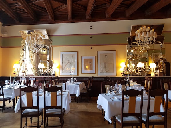 2 restaurants, Italian cuisine