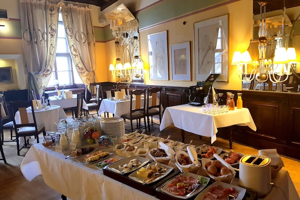 Se ofrece un desayuno bufé (50 PLN por persona)