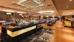 4 间餐厅,供应早餐、午餐和晚餐