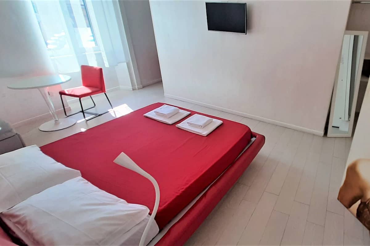 In-room safe, individually furnished, desk, iron/ironing board