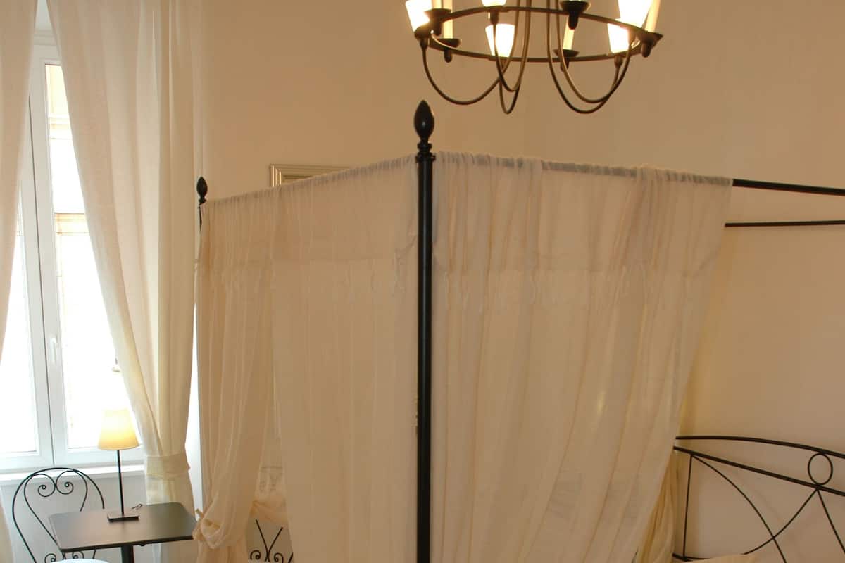 In-room safe, individually furnished, desk, iron/ironing board