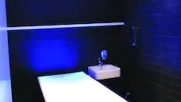 Sauna, bain à remous, hammam, soins corporels, soins d'aromathérapie