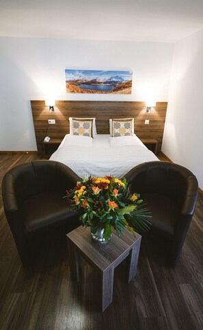 Double Room | In-room safe, blackout drapes, cribs/infant beds, free WiFi - Hotel Römerhof (Leukerbad)
