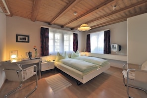 Comfort Double Room | 1 bedroom, in-room safe, desk, soundproofing