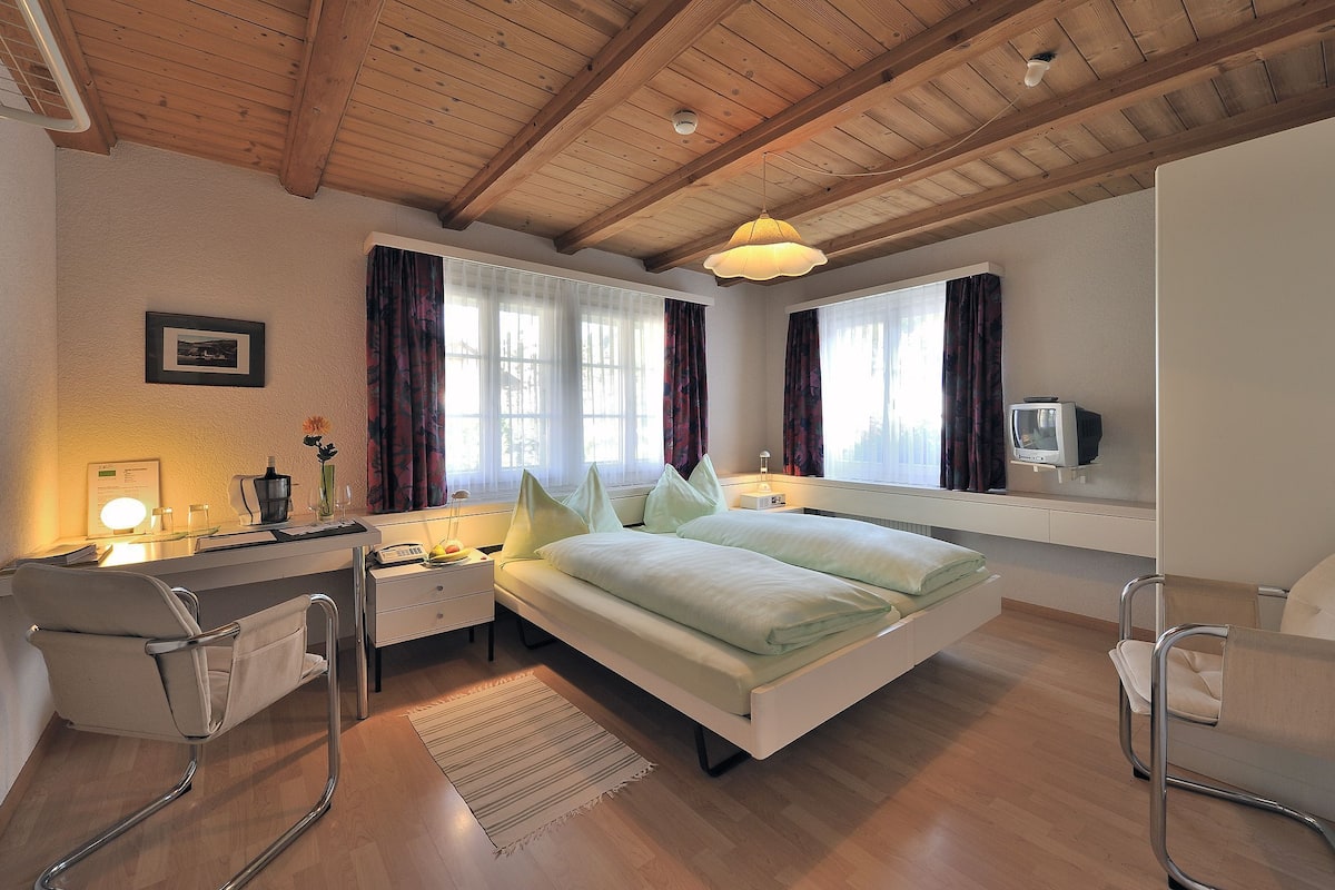 1 bedroom, in-room safe, desk, soundproofing