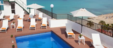 4 outdoor pools, pool umbrellas, sun loungers