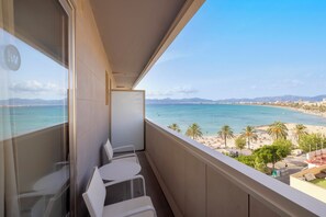 Desk, laptop workspace, free WiFi, bed sheets - whala!beach Hotel & Apartments (Llucmajor)