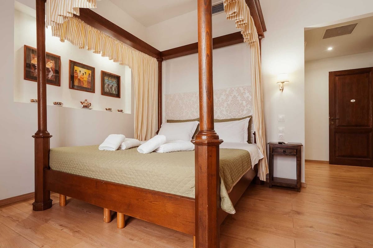 Kamar Double Deluks | Seprai premium, selimut bulu angsa, minibar, dan Wi-Fi gratis