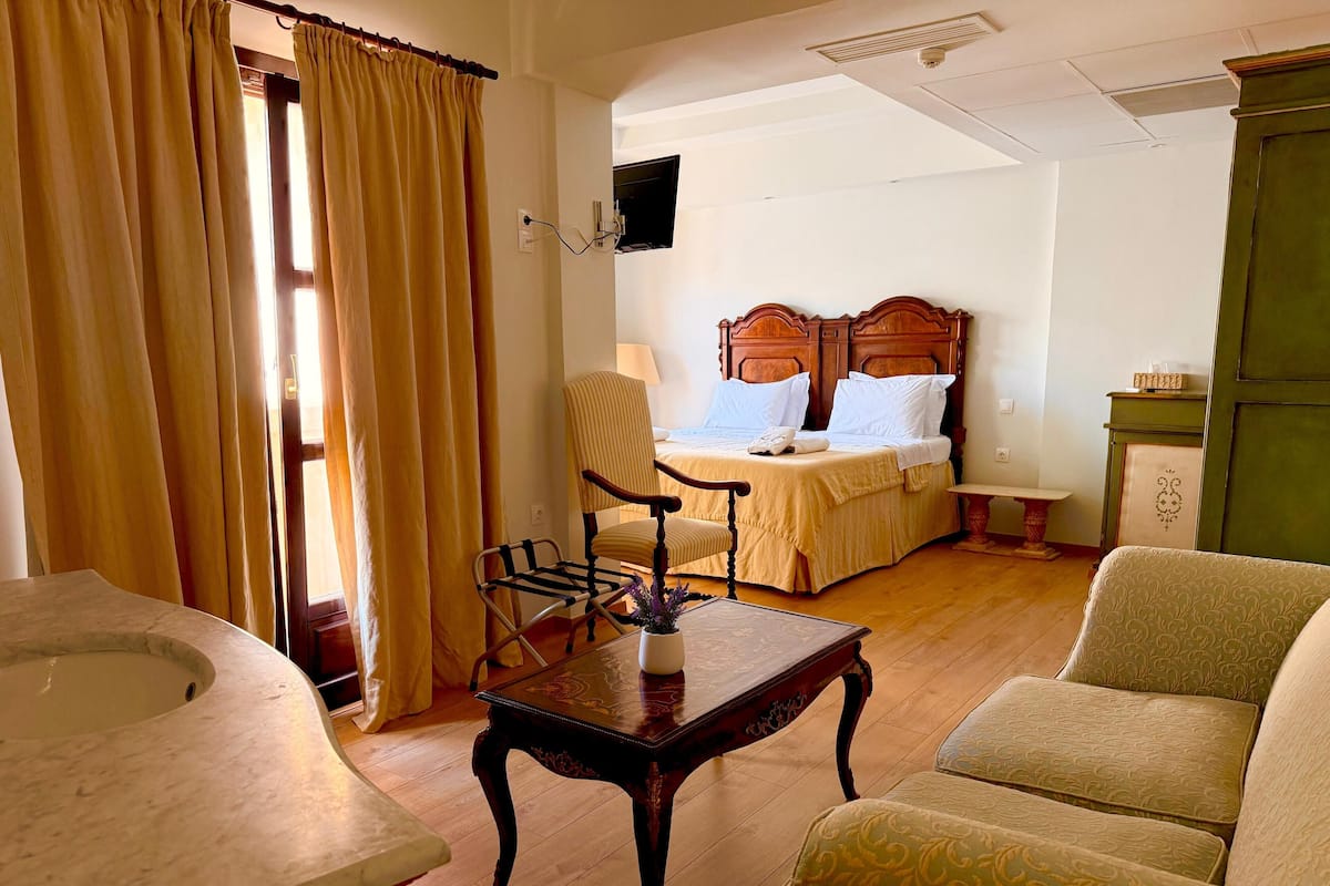 Suite Junior | 1 chambre, literie de qualité, couette en duvet, minibar