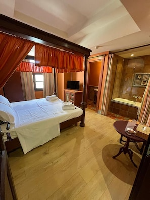 Deluxe Double Room | 1 bedroom, premium bedding, down comforters, minibar