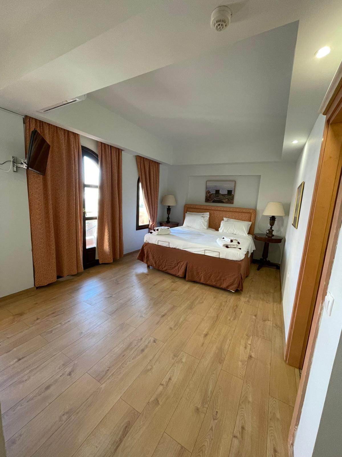 高級雙人房 | 高級寢具、羽絨被、迷你吧、免費無線上網