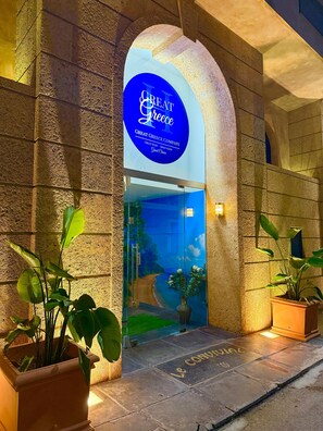 Front of property - Great Greece Le Convivial Suites (Xylokastro-Evrostina)