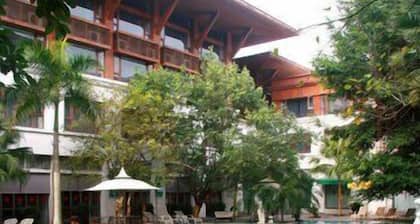 Pearl Bay Seaview Hotel