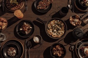 Ilmainen päivittäinen täysi aamiainen 