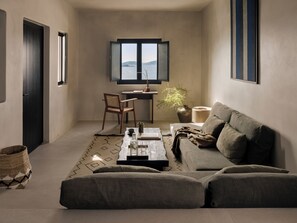 Suite Sea View | Living area | Offices