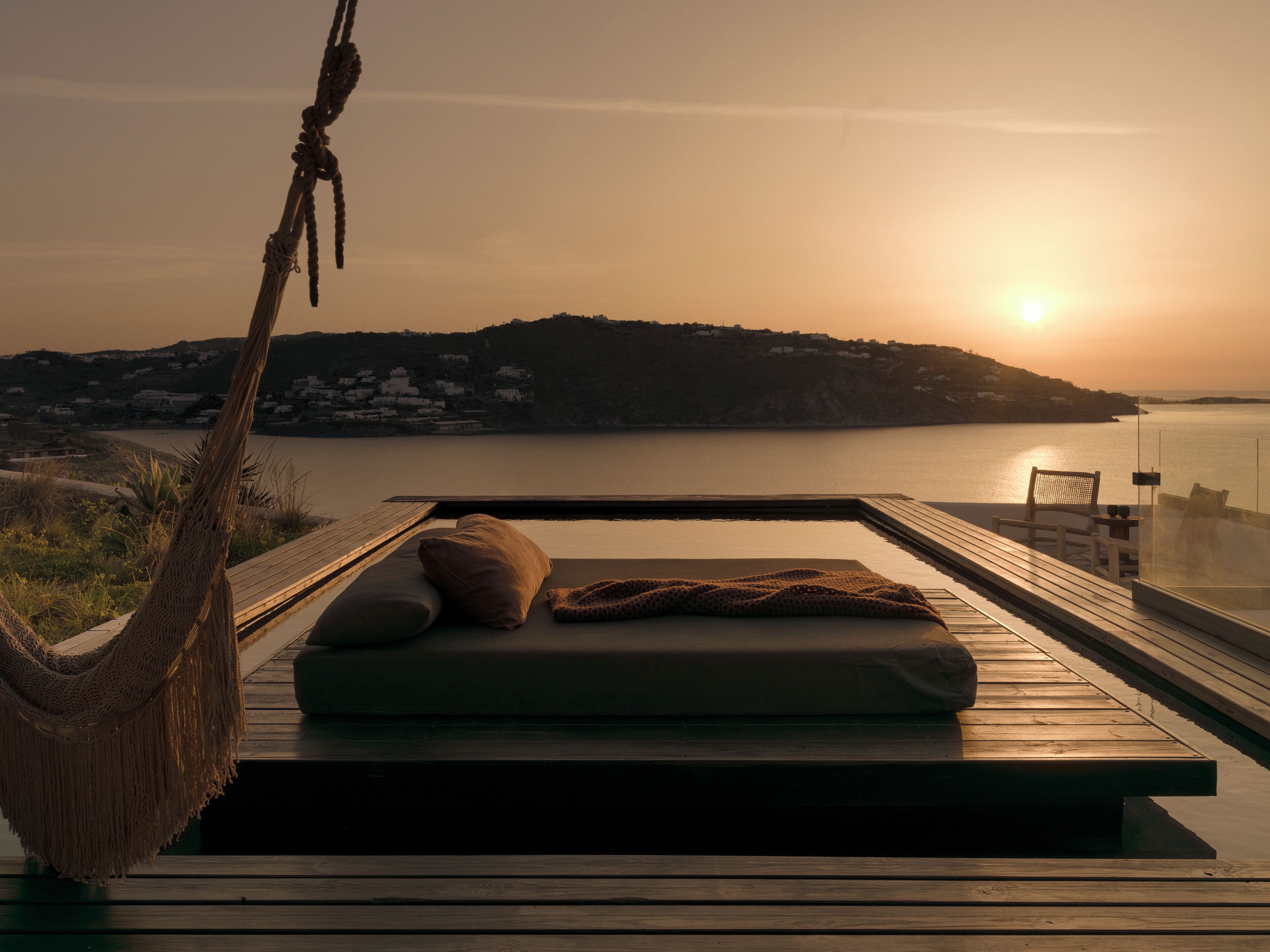 Ananea Suite Private Pool & Panoramic Sea View | Egyptinpuuvillaiset lakanat, ylelliset vuodevaatteet, untuvapeitot