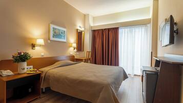 Superior Double Room Single Use | Minibar, in-room safe, desk, blackout drapes