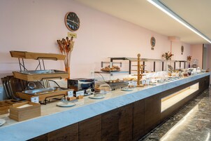 Petit déjeuner servi sur place