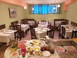 Daily buffet breakfast for a fee