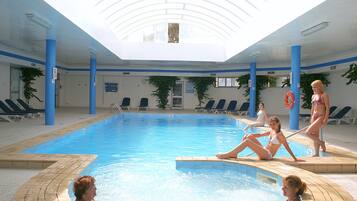 Innendørsbasseng
