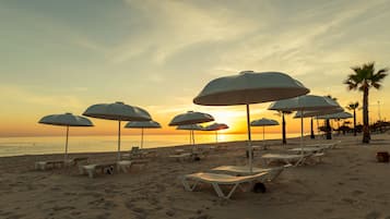 White sand, sun-loungers, beach umbrellas, beach bar