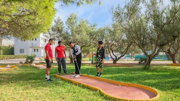 Mini-golf