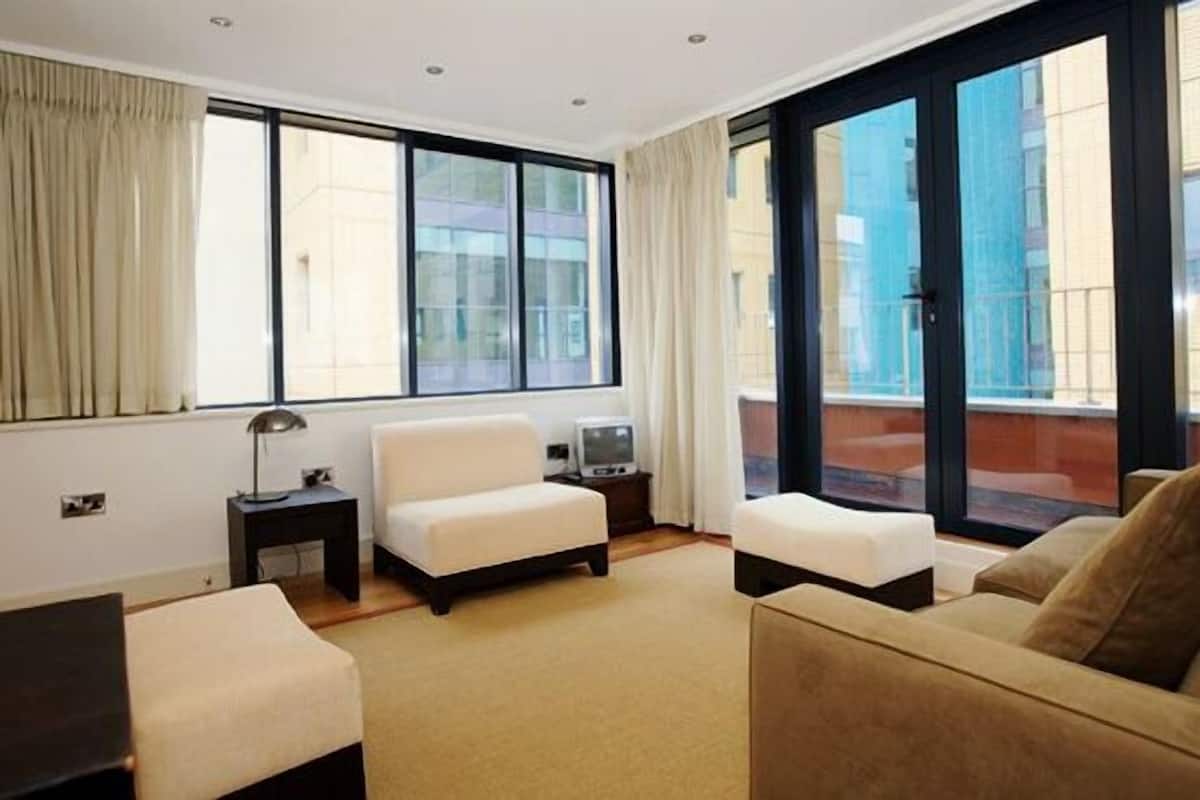 Apartment sleeps four-six | Living area