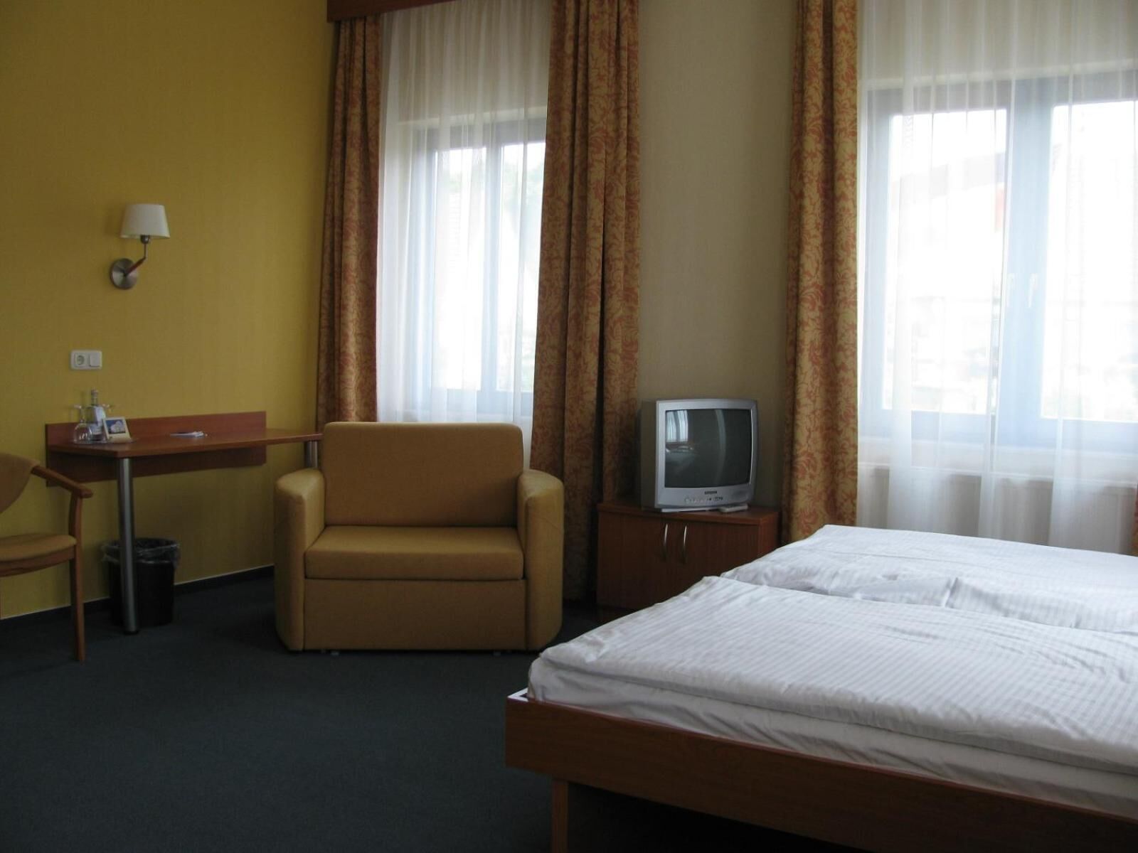 in-room safe, desk, soundproofing, iron/ironing board