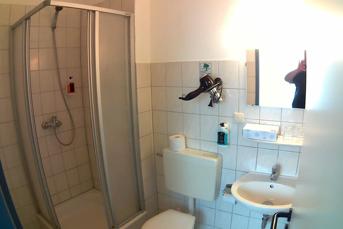 standard single room | bathroom | shower, hair dryer, towels