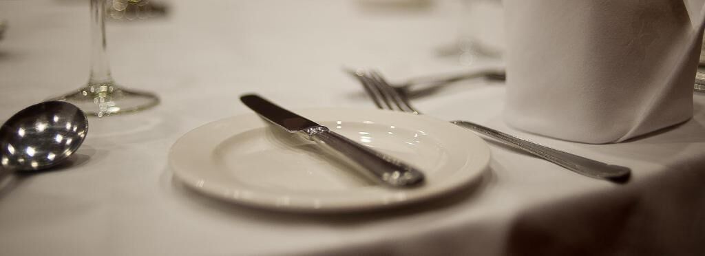 breakfast, lunch and dinner served