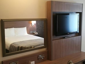 Desk, iron/ironing board, cribs/infant beds, free WiFi - Corr's Corner Hotel (Newtownabbey)