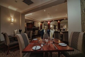 Breakfast, lunch and dinner served - Corr's Corner Hotel (Newtownabbey)