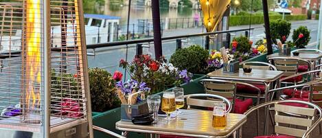 Lunch and dinner served, Italian cuisine