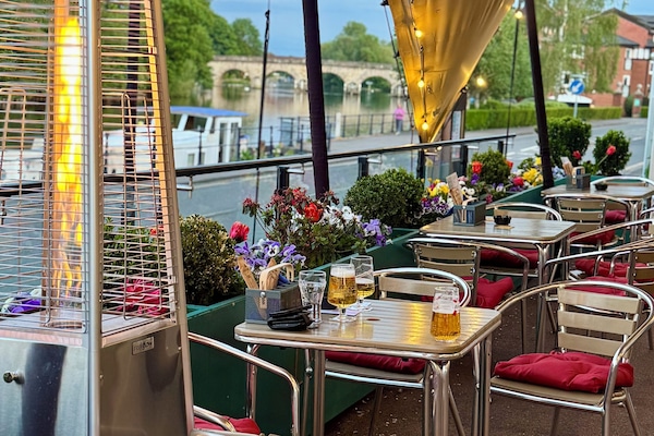 Déjeuner et dßner servis sur place