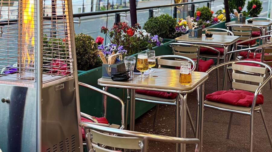 Uno Thames Hotel -Reopened Brand New Again -FREE PARKING