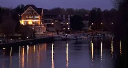 Uno Hotel Thames