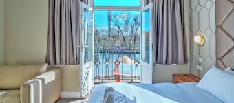 Uno Thames Hotel -Reopened Brand New Again -FREE PARKING
