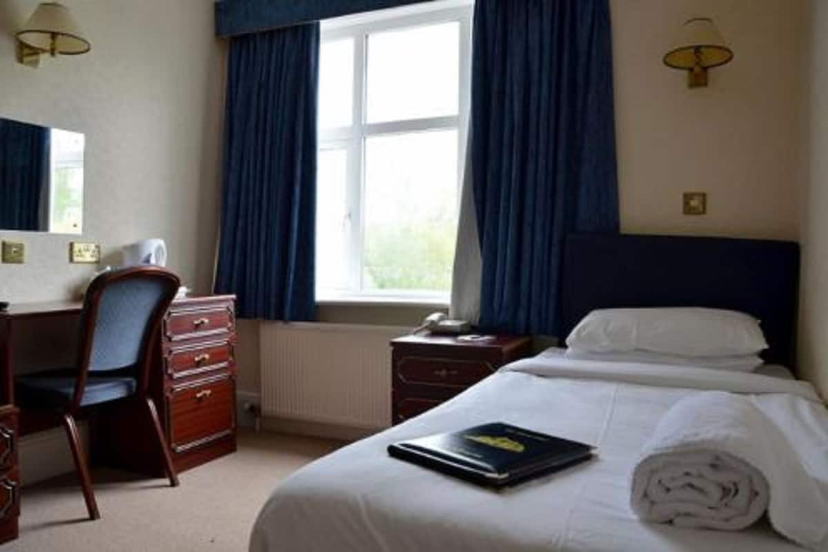 Eenpersoonskamer | 1 slaapkamer, een bureau, een strijkplank/strijkijzer, gratis wifi