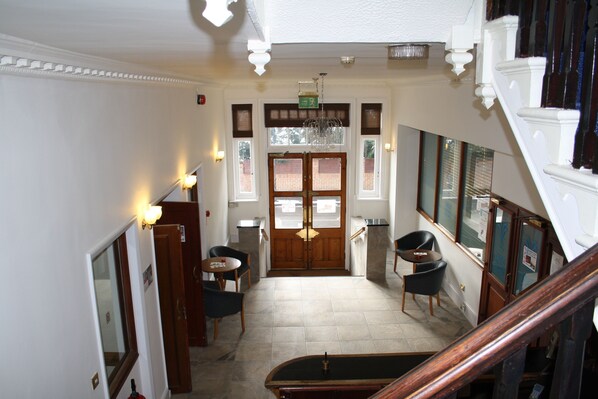 Interior entrance - Uno Hotel Thames (Maidenhead)