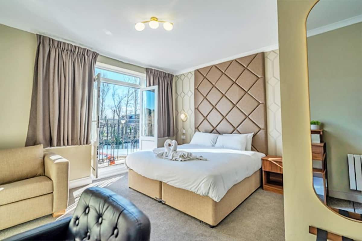 Chambre Exécutive, vue fleuve | 1 chambre, bureau, fer et planche à repasser, Wi-Fi gratuit